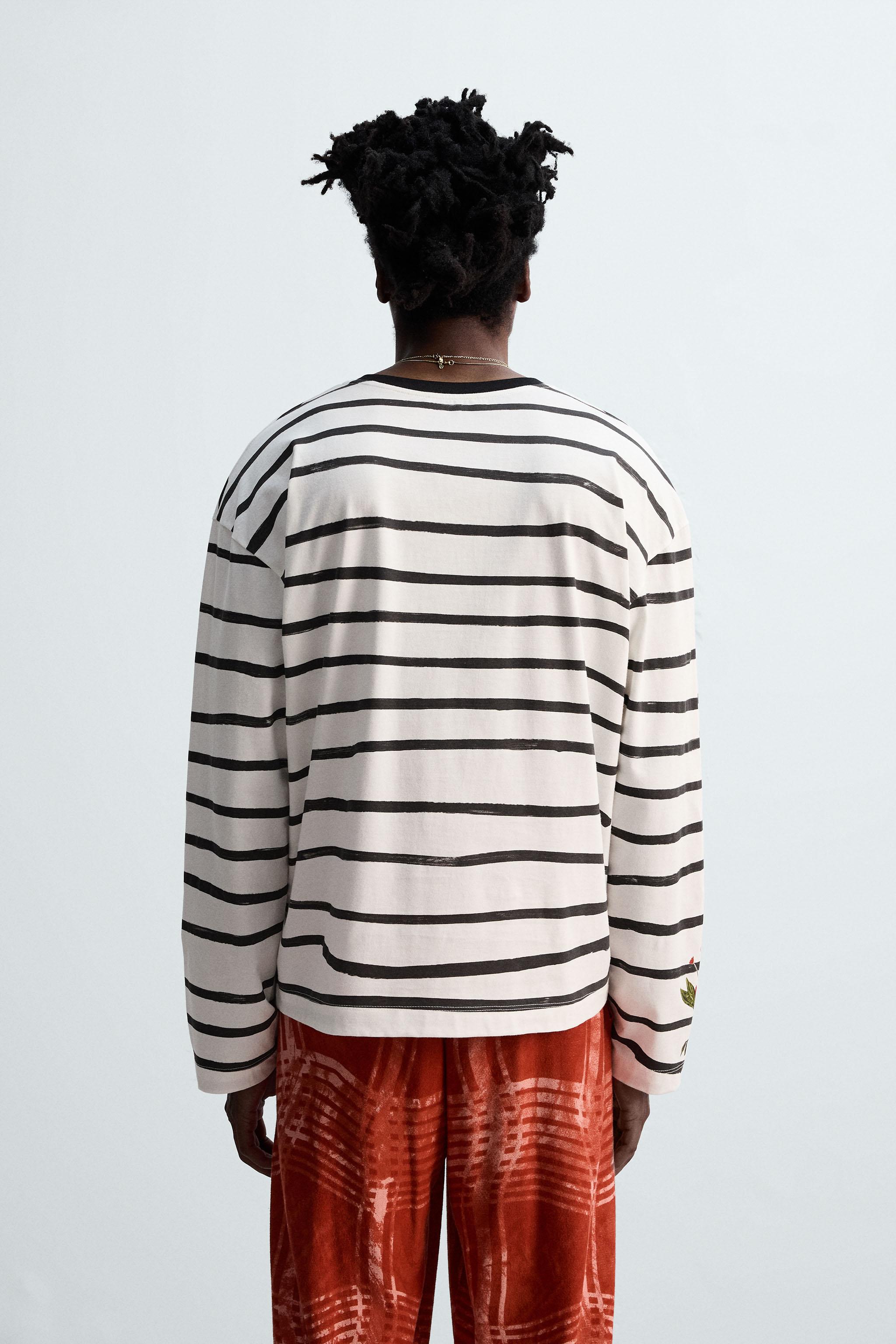 スペイン発送 ZARA グラフィックTシャツ OTIS KWAME KYE QUAICOE EMBROIDERED STRIPED T-SHIRT © OTIS KWAME KYE QUAICOE - Green