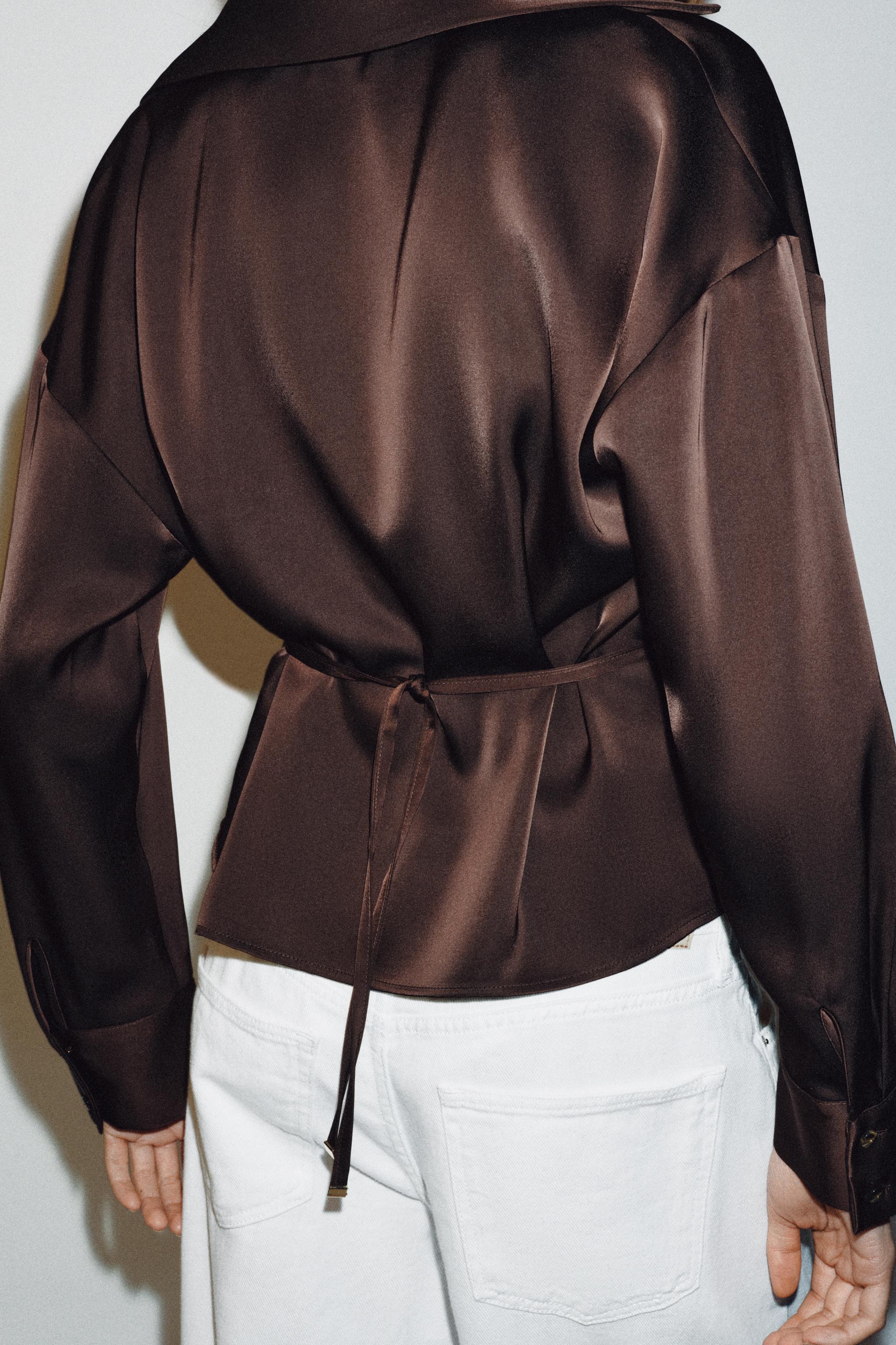 FINE BELT SATIN BLOUSE