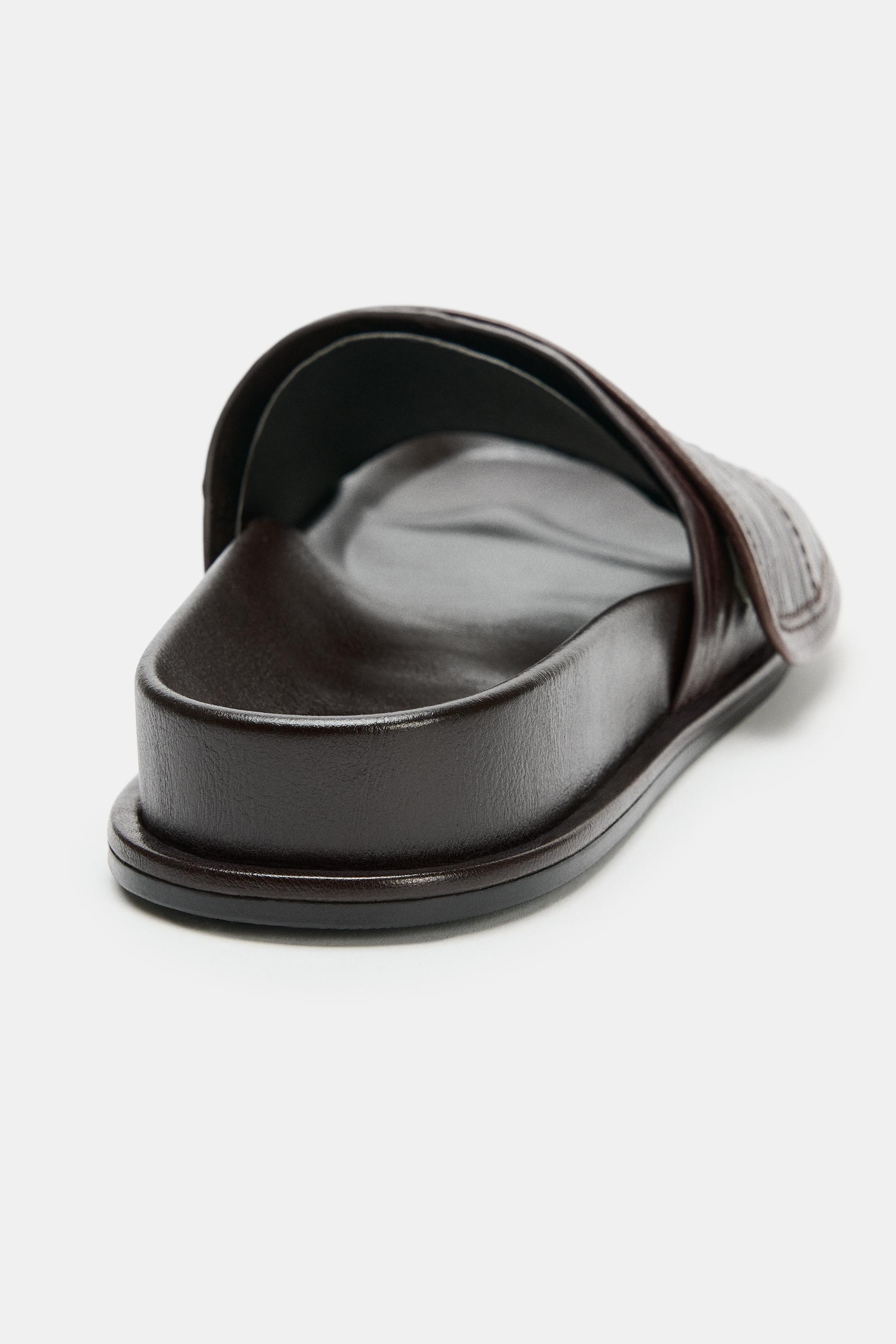 LEATHER FLAT SANDALS