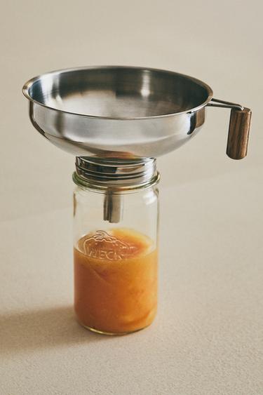 KITCHEN FUNNEL WITH WOODEN HANDLE - Steel by Zara