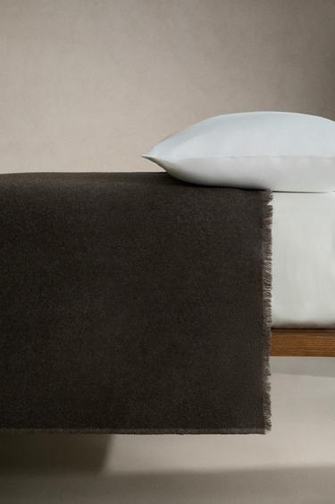 JETÉ DE LIT LAINE CHEVRON - Gris foncé de Zara - Image 2