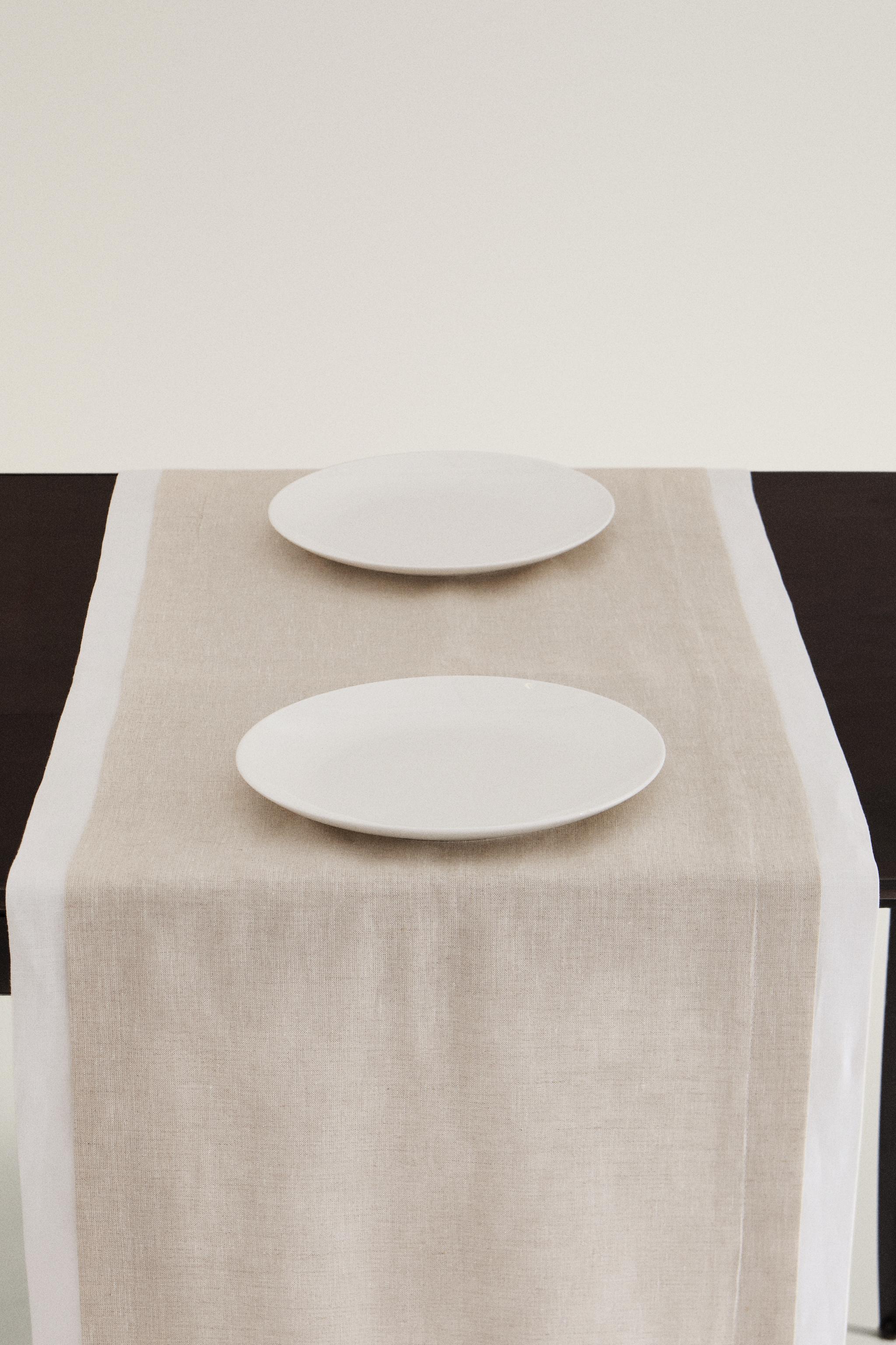 DOUBLE-LAYER LINEN TABLE RUNNER
