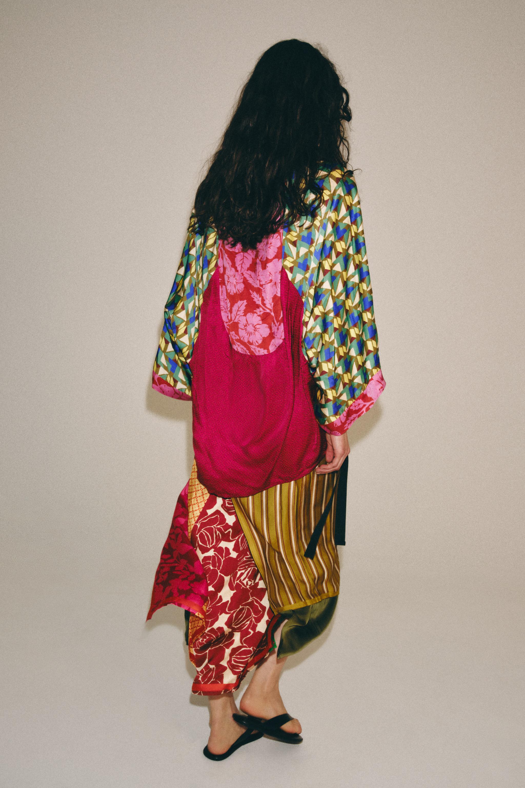 FLORAL PRINT KIMONO
