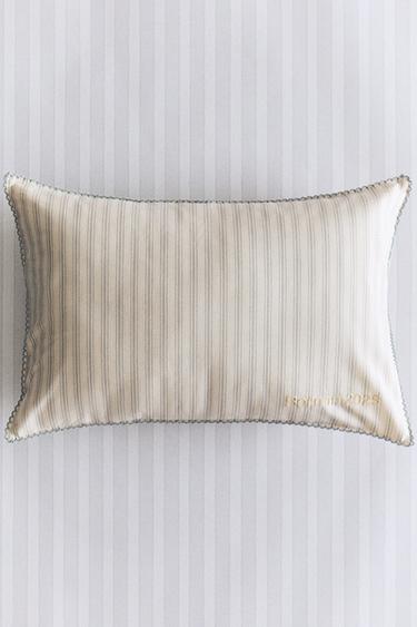 ALMOFADA INFANTIL LISTRADA "BORN IN 2025" - listrado da Zara