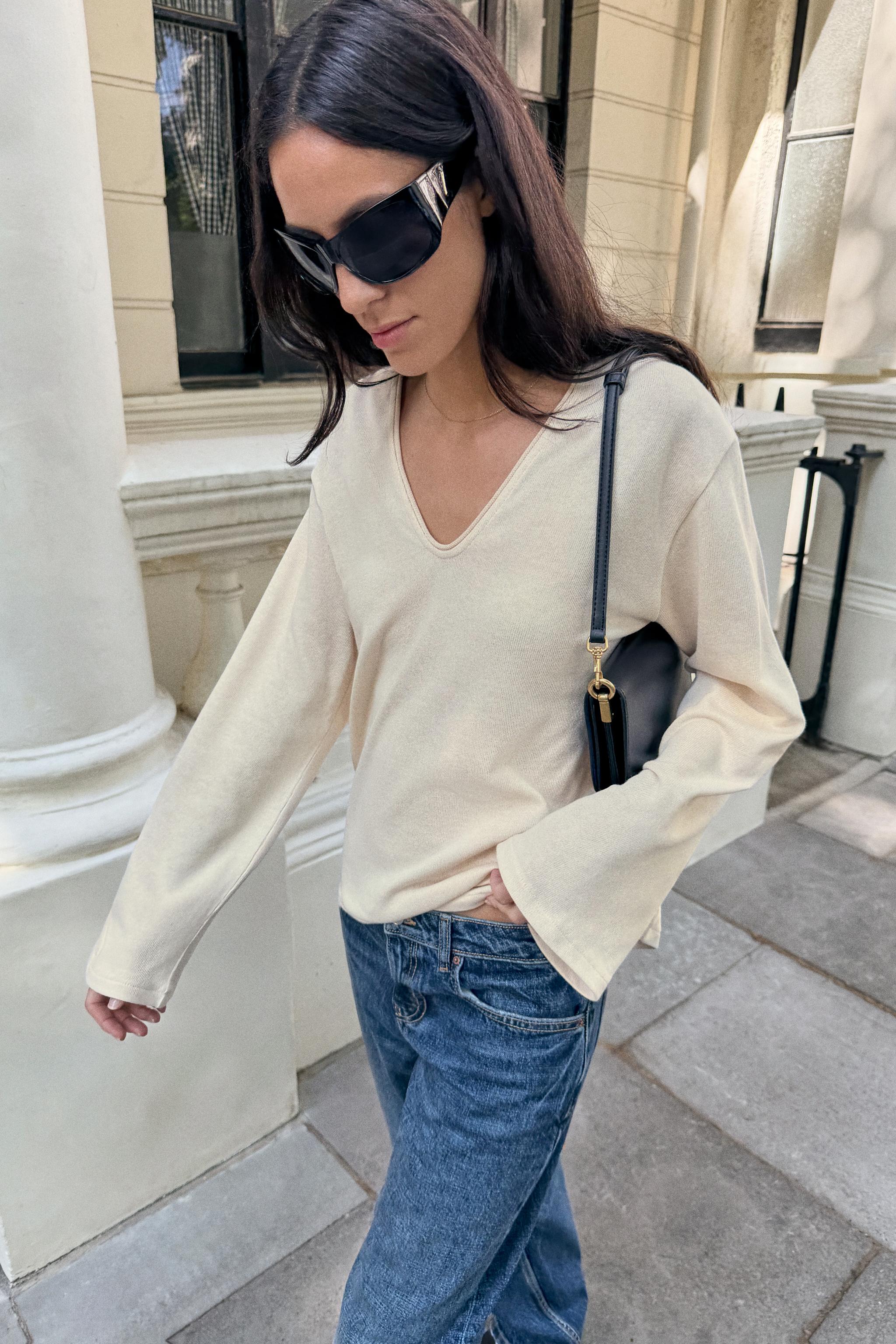 Женские футболки Zara TEXTURED V-NECK T-SHIRT — фото 4