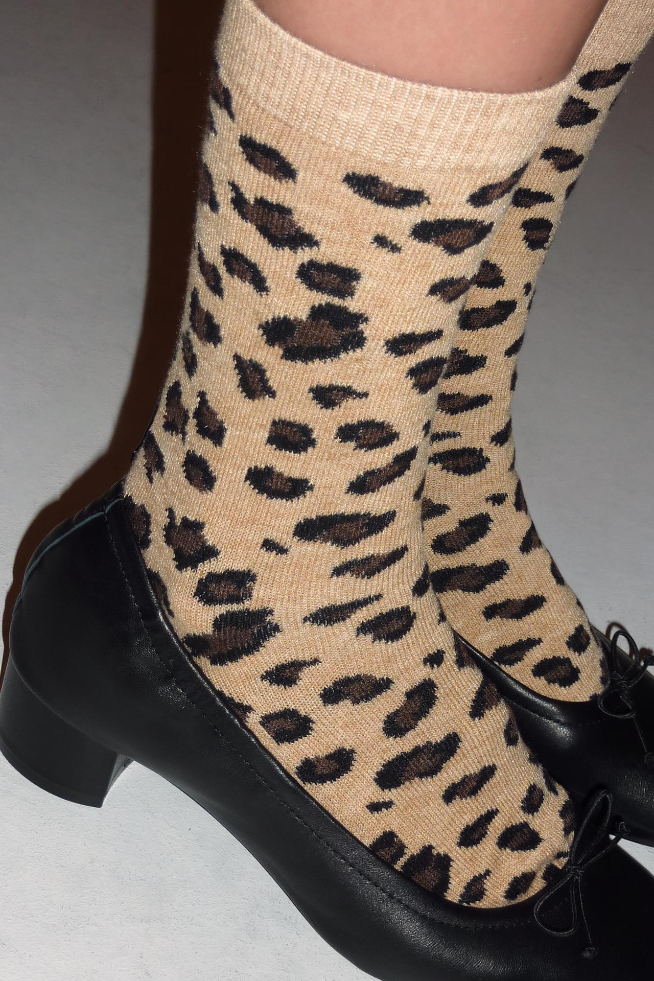 ANIMAL PRINT JACQUARD SOCKS — taupe brown