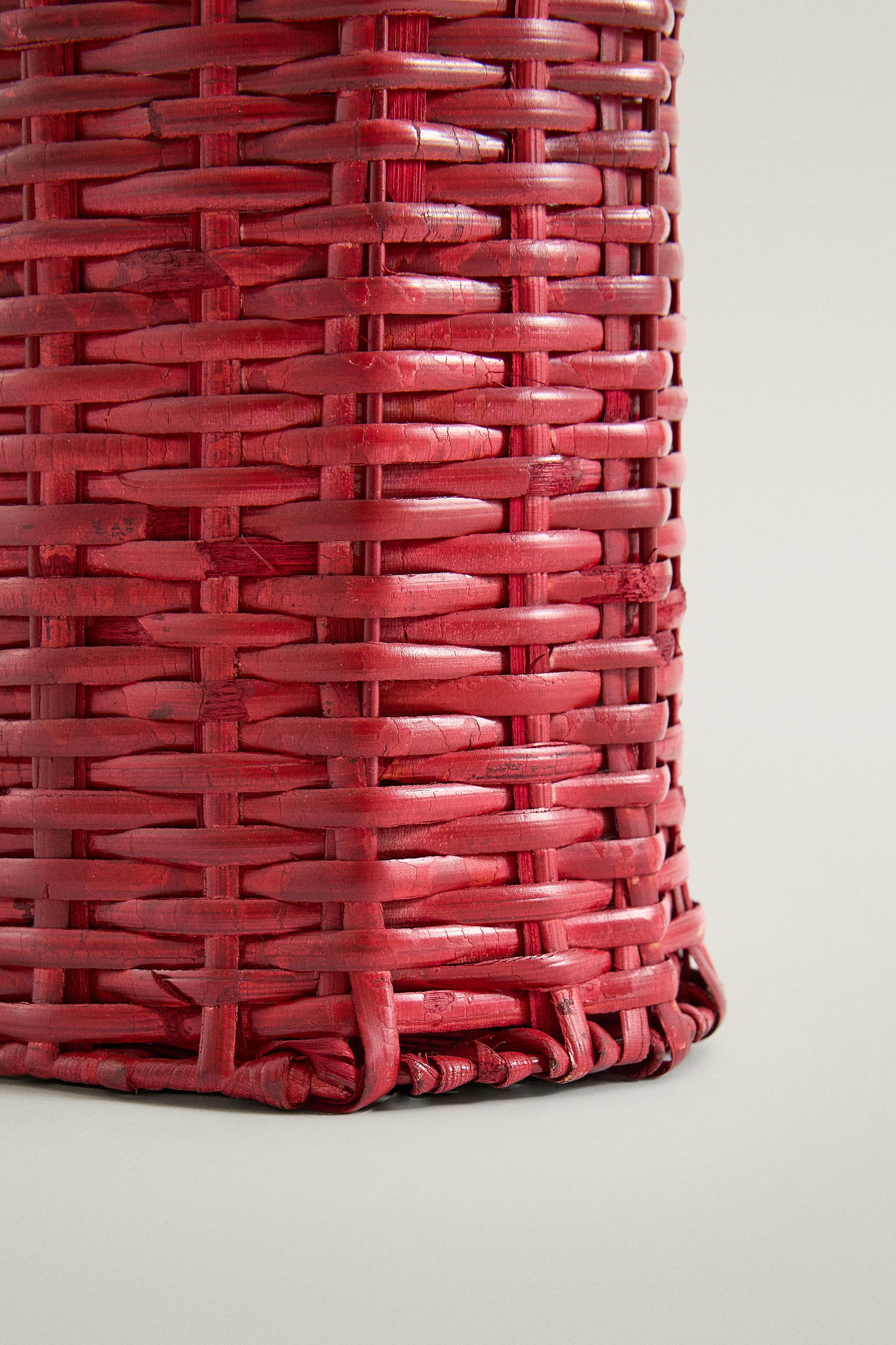RATTAN BOTTLE STAND BASKET