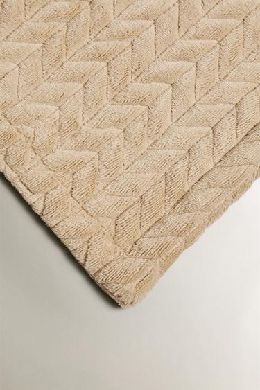 TEXTURED FLEECE THROW - Sand by Zara - Image 2