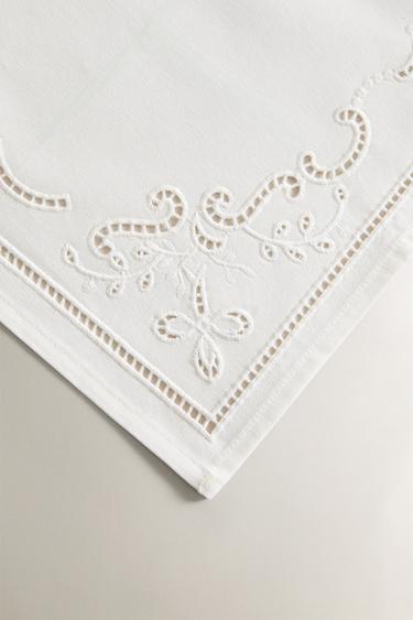 EMBROIDERED PLACEMAT WITH HEMSTITCHING - White by Zara - Image 2