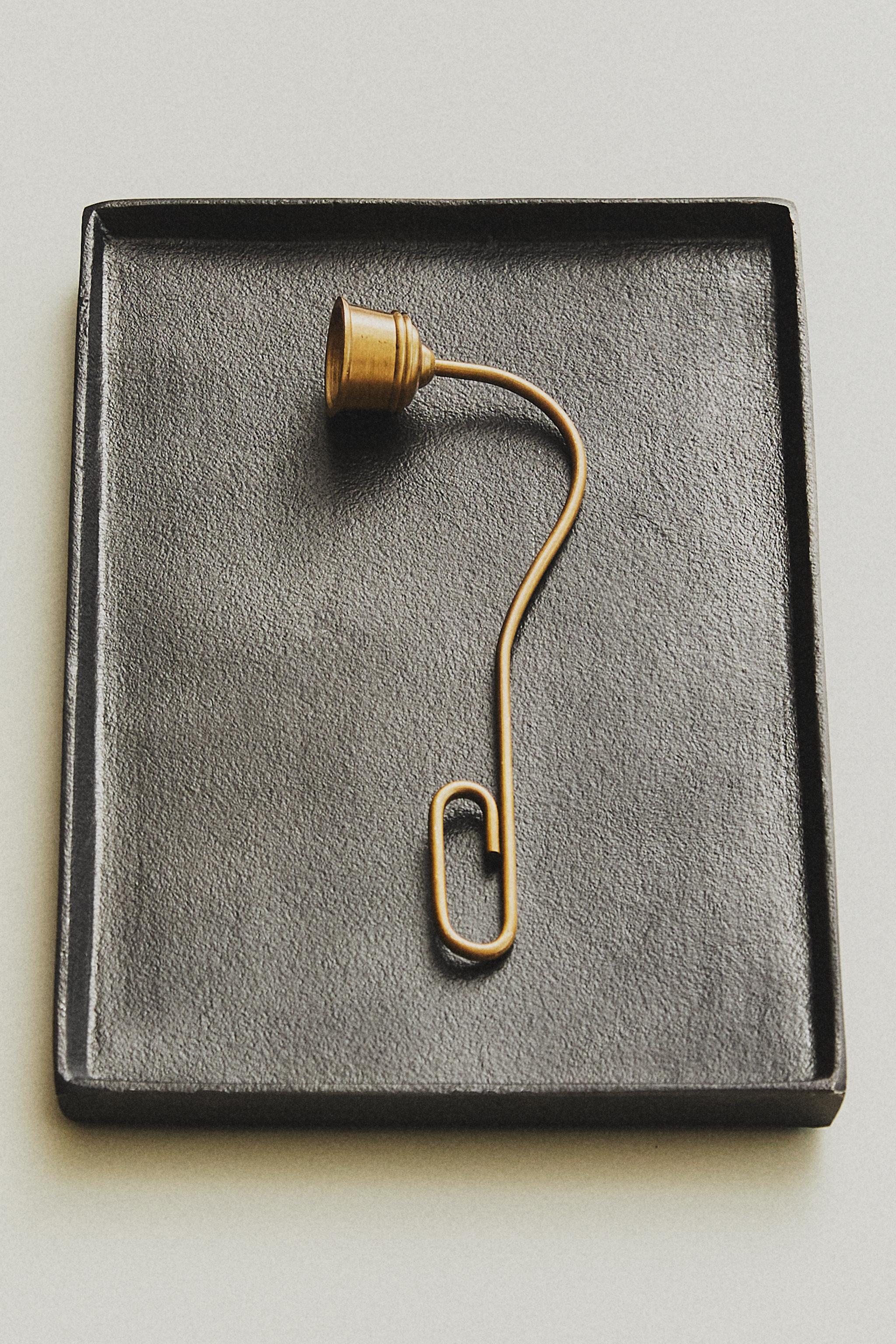 CANDLE SNUFFER WITH HANDLE