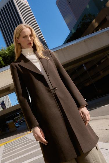 ABRIGO HOMBRERAS SOFT - Marrón de Zara