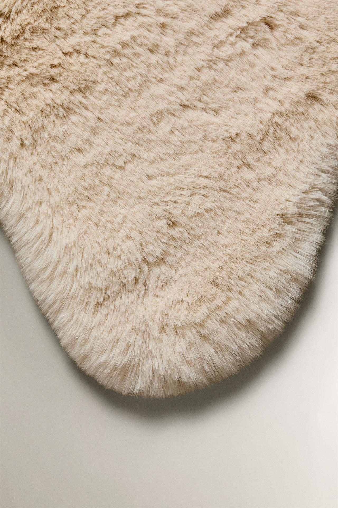 SMALL IRREGULAR FAUX FUR AREA RUG — Brown / Taupe