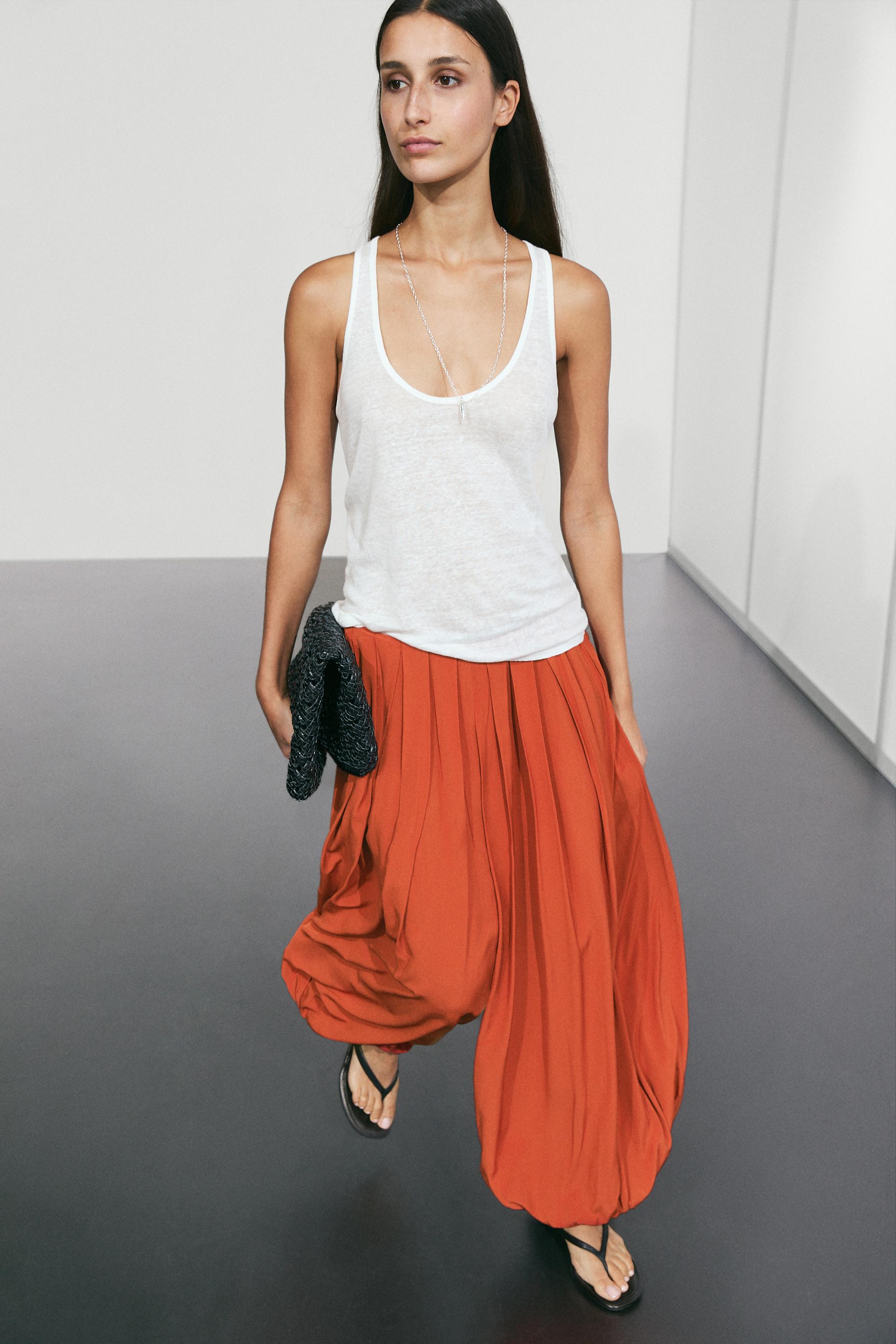 Pleated sarouel trousers total look