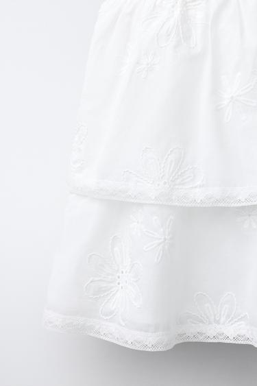ROBE À VOLANTS ET FLEURS BRODÉES - Blanc de Zara - Image 3
