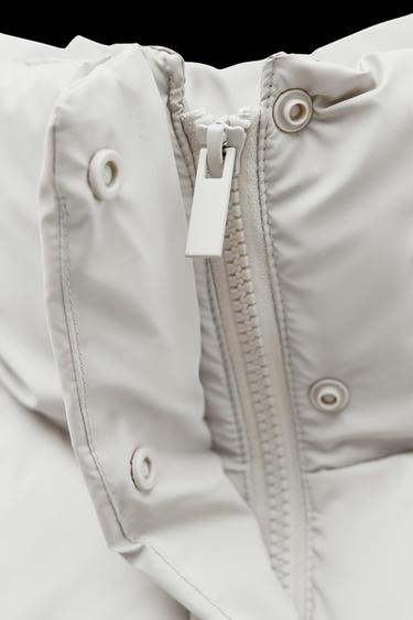 CHALECO CROP ACOLCHADO ENGOMADO - Gris claro de Zara