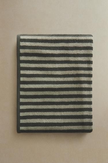 BATH TOWEL WITH COLOURED STRIPES - Greens by Zara