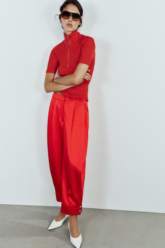 PANTALÓN SATINADO BOTONES BAJO - Rojo de Zara - Imagen 0