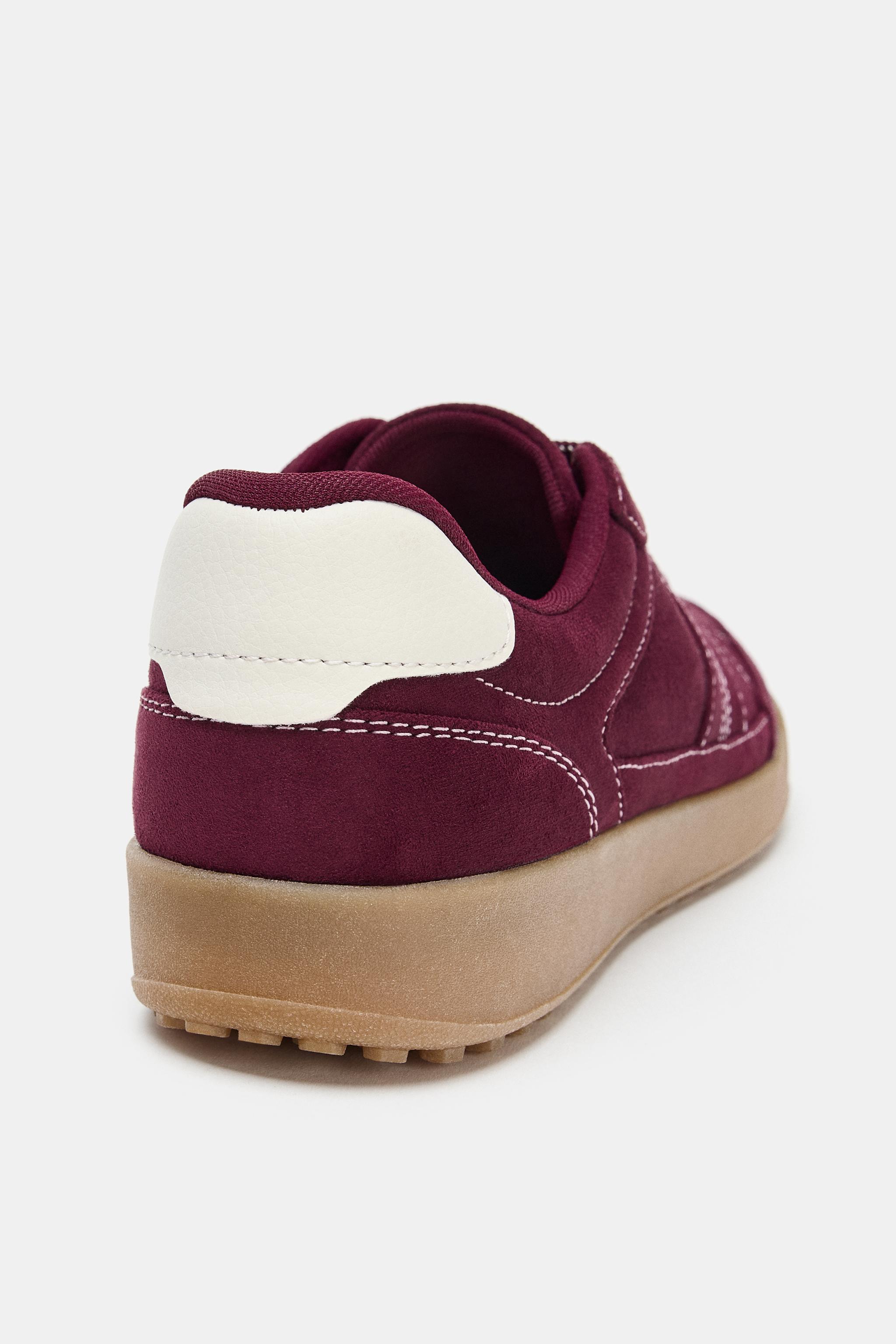 CHAUSSURES DE SPORT CONTRASTÉES