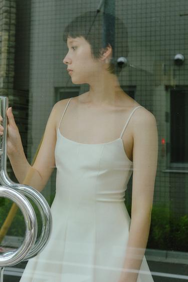 コントラストボトムショート丈ワンピースエクリュZaraのコントラストボトムショート丈ワンピース - エクリュ