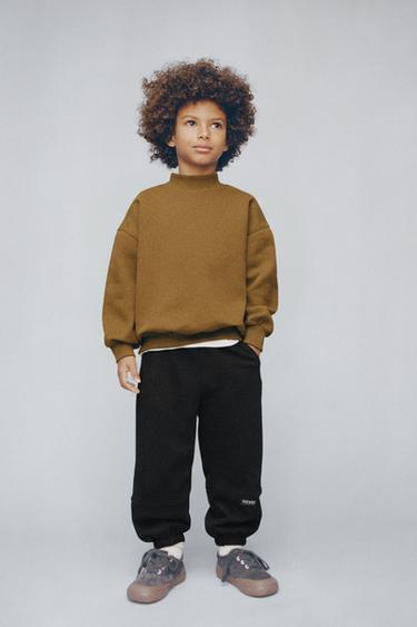 SWEAT-SHIRT UNI À COL CHEMINÉE - Or de Zara