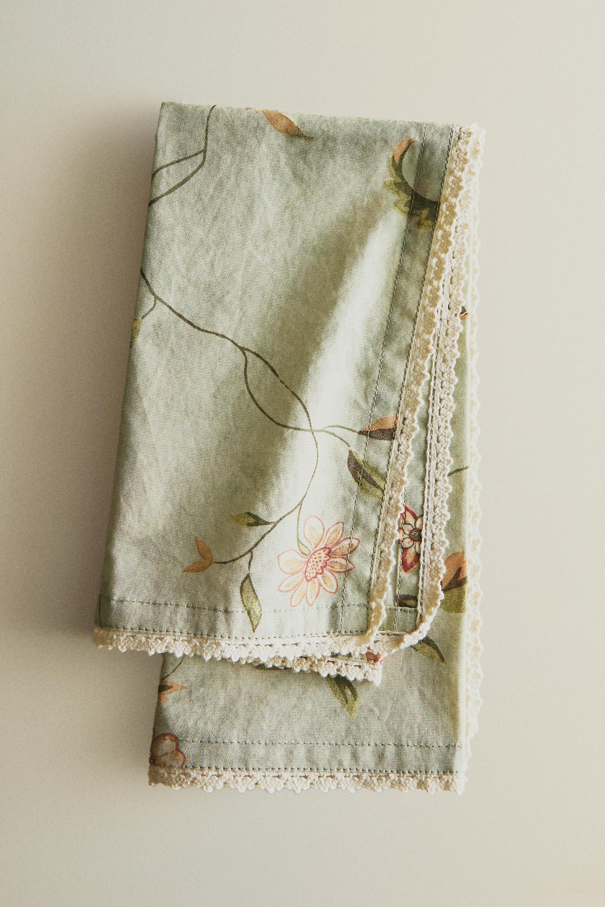 PACK SERVIETTE DE TABLE IMPRIMÉ FLORAL ET DENTELLE (LOT DE 2)