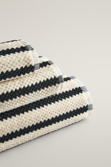 GEOMETRIC JACQUARD BATH TOWEL — Black 2