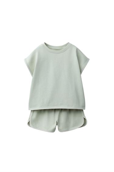 T-SHIRT UND BERMUDASHORTS MIT KONTRASTEN - Seegrün von Zara