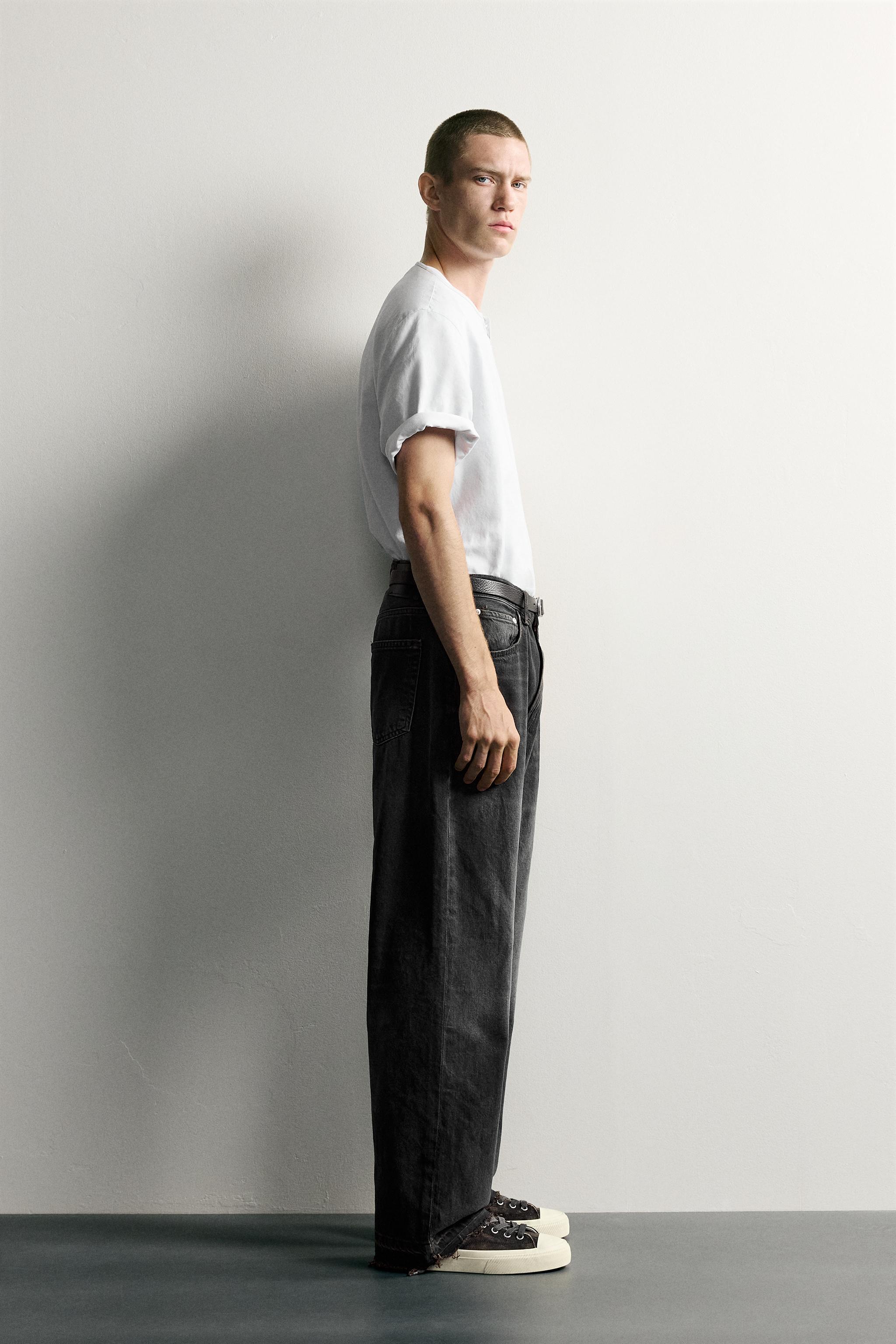 LOOSE-FIT JEANS