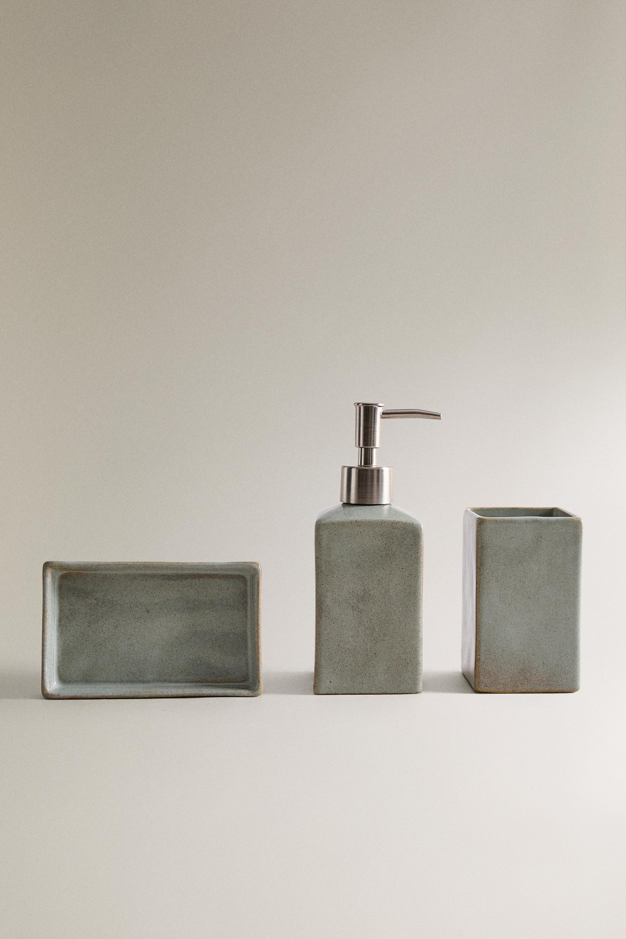 ワールドレップサービス ソープ 3個セット 陶器製バスルームセット、緑がかった色 | ZARA Japan / 日本