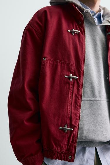 BLOUSON COURT À BRANDEBOURGS - Rouge de Zara - Image 5