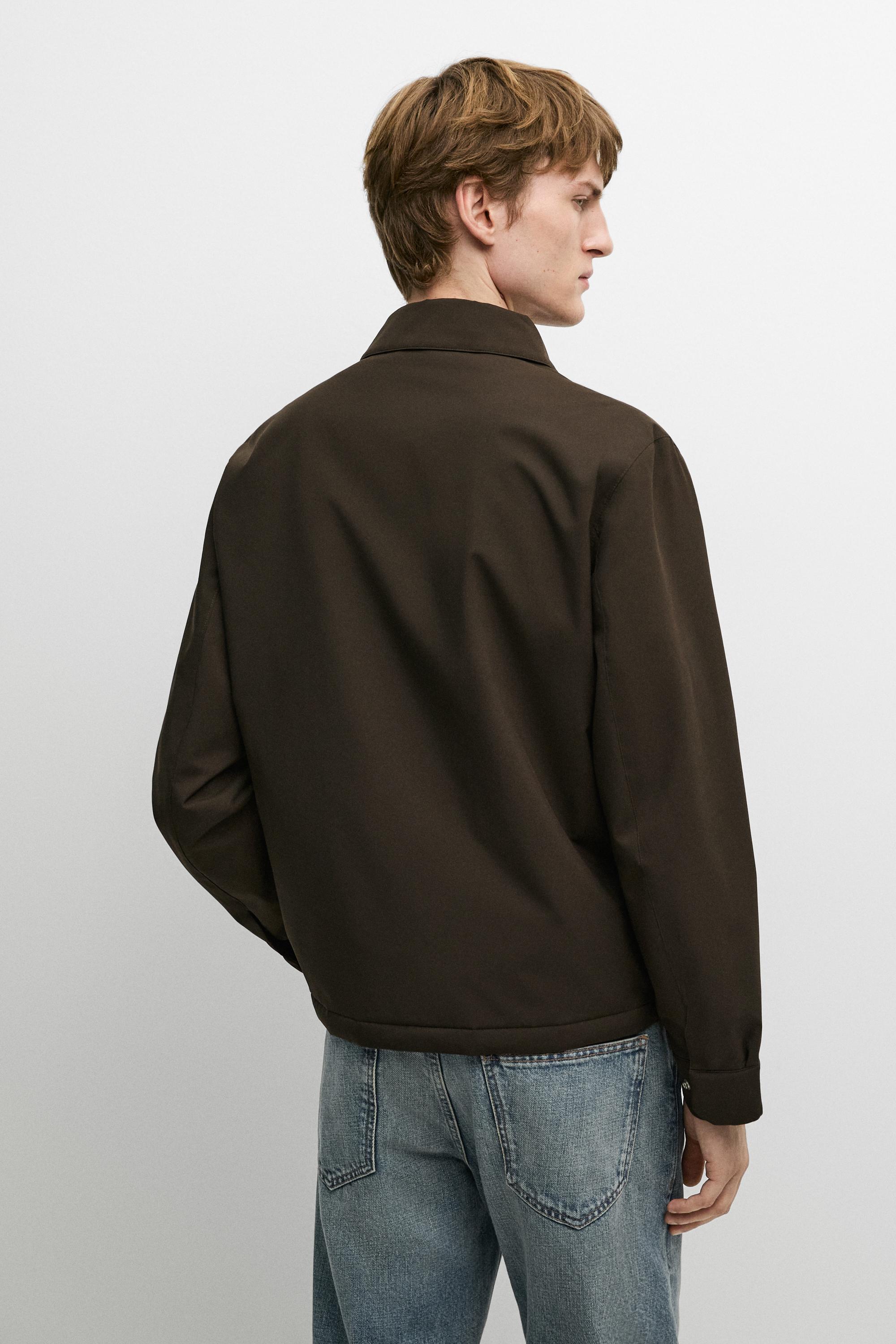 Lightweight jacket with collar detail