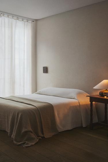 PIQUÉ BEDSPREAD WITH HEMSTITCHING - Oyster-white by Zara