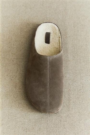 HŘEJIVÉ MINIMALISTICKÉ KOŽENÉ PANTOFLE - Šedavá od Zara