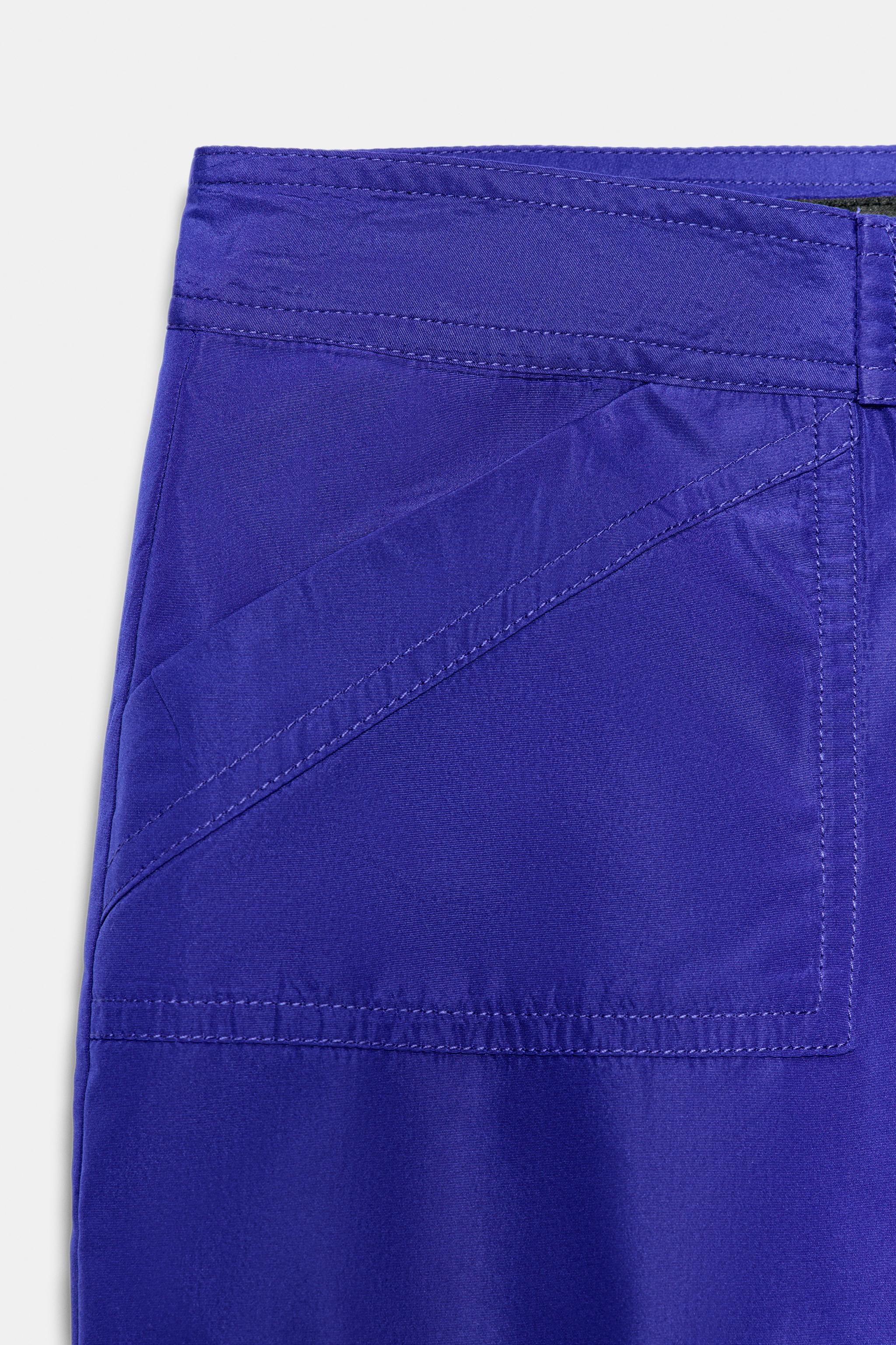 PANTALON EN NYLON COURT AVEC CORDONS