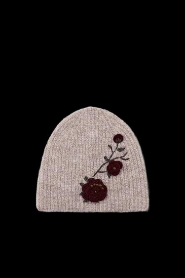 GORRO BEANIE PUNTO BORDADOS FLORES - Arena de Zara - Imagen 0
