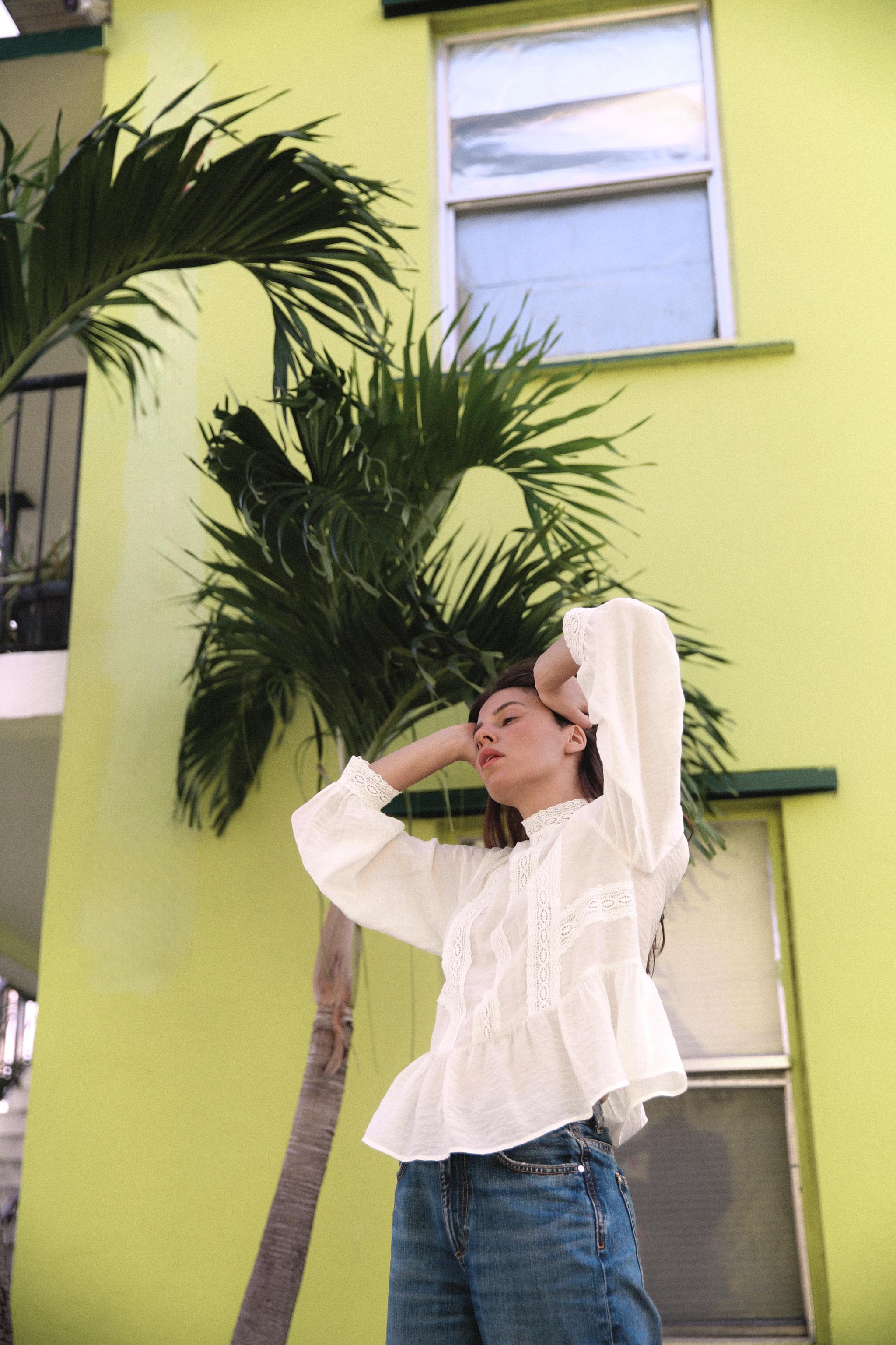 Zara LACE BLOUSE INTERNATIONAL SHIPPING