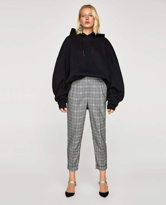 Image 1 de PANTALON À CARREAUX ET TAILLE ÉLASTIQUE de Zara
