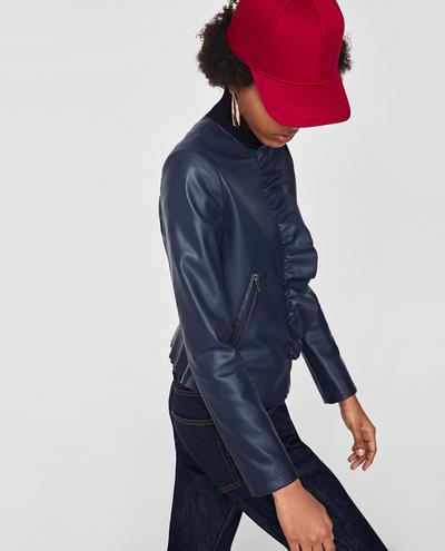 Imagen 6 de CAZADORA EFECTO PIEL VOLANTE de Zara