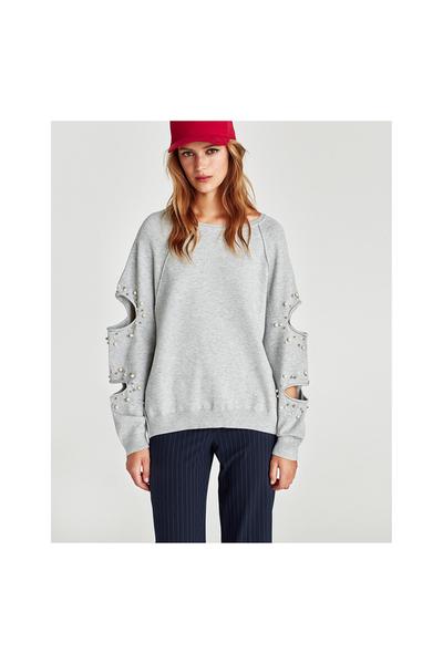Image 2 de SWEAT AVEC PERLES À OUVERTURES de Zara