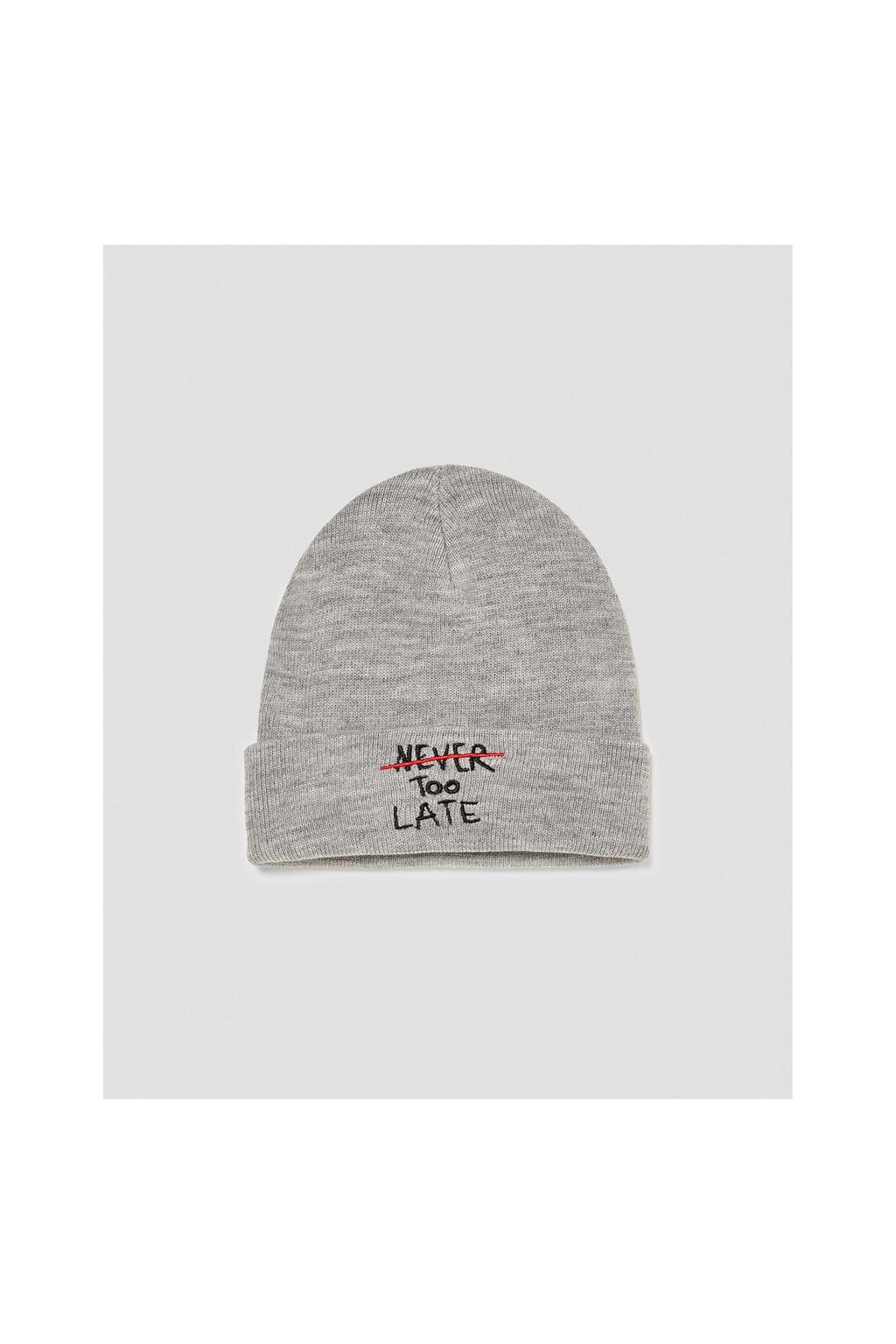 Imagen 1 de GORRO BORDADO de Zara