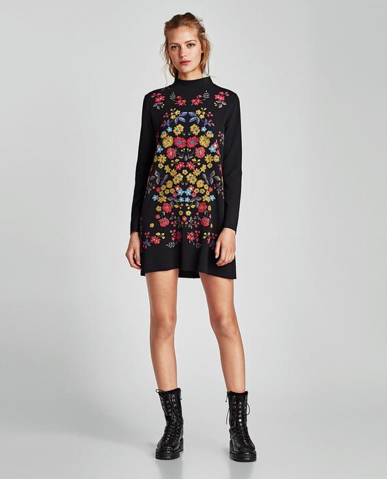 Imagen 1 de VESTIDO ESTAMPADO ENGOMADO de Zara