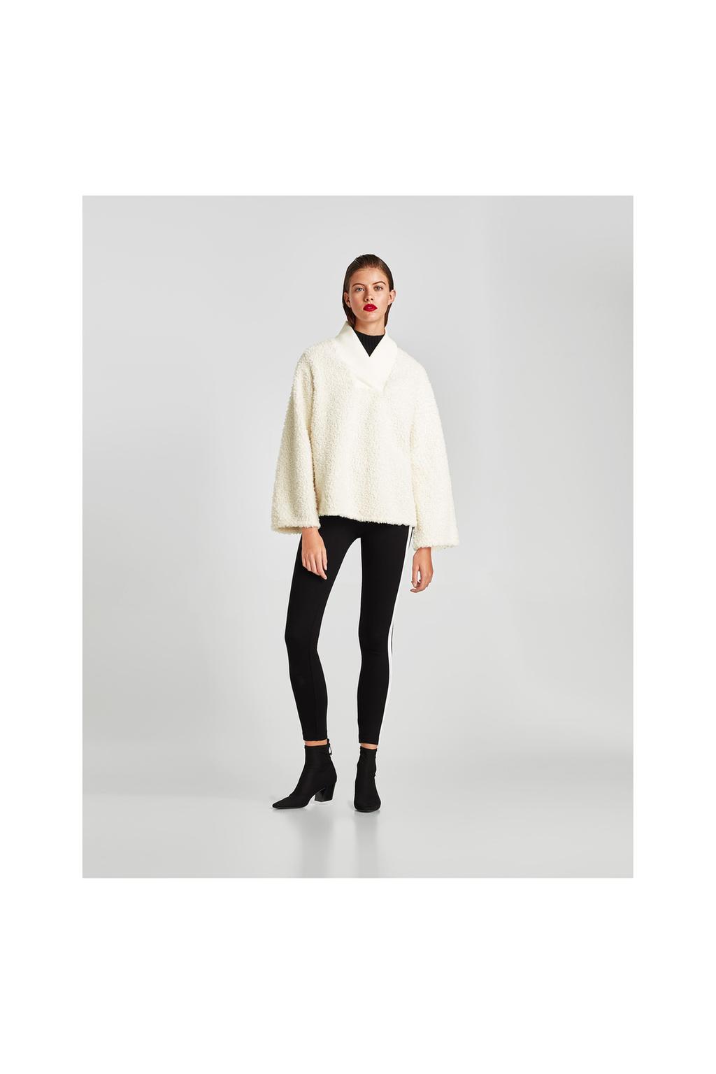 Imagen 1 de JERSEY PICO PELO de Zara