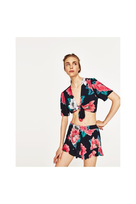 CROP TOP WITH KNOT - Available in more colours