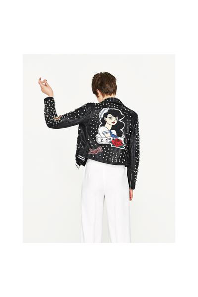 Imagen 2 de CAZADORA PIEL TACHAS Y PARCHES de Zara