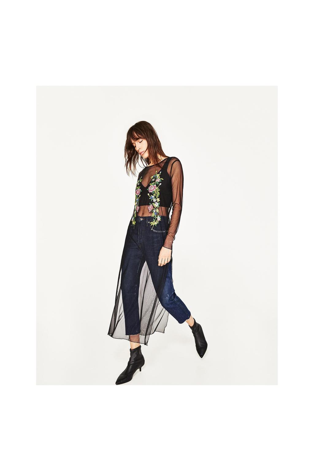 Zdjęcie 1 TIULOWA NARZUTKA Z HAFTEM z Zara