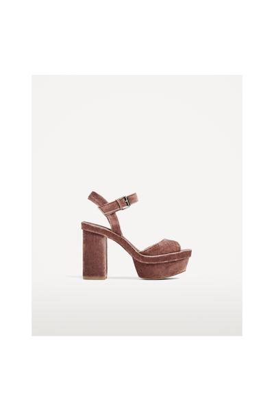 Imagen 2 de SANDALIA PLATAFORMA TERCIOPELO de Zara