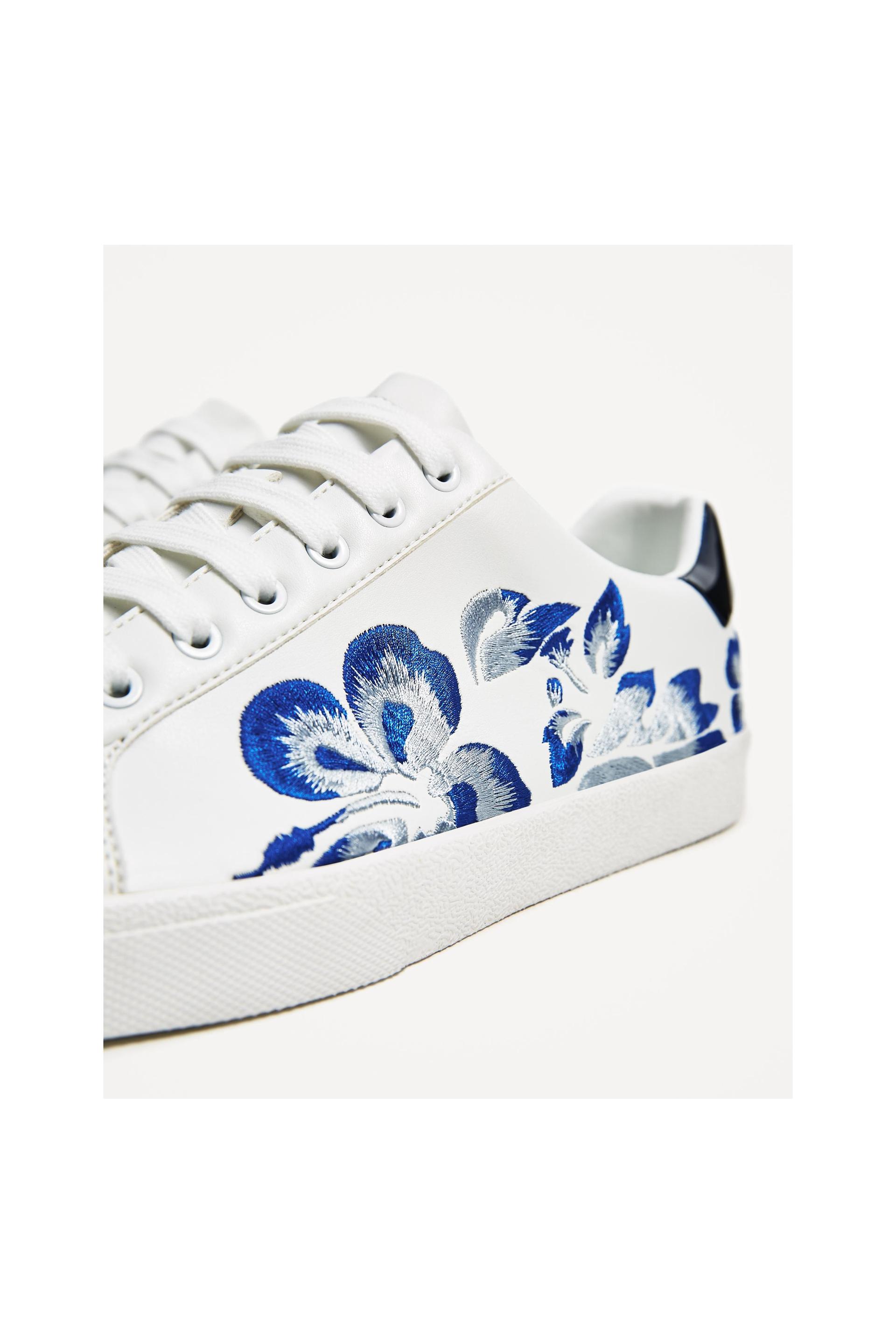 Už i Zara vyšívá tenisky. Španělský řetězec nezůstal své kopírovací pověsti nic dlužen