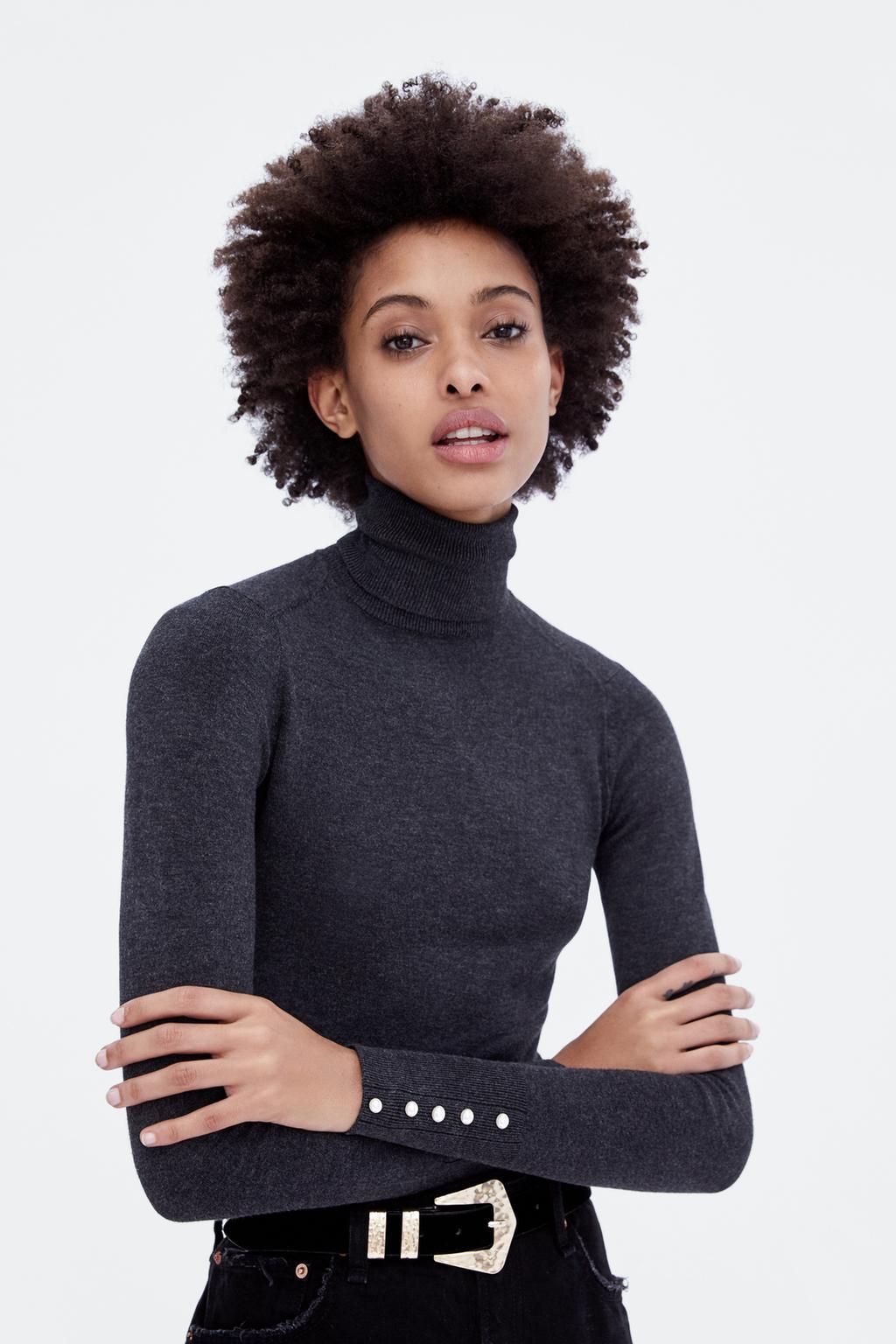 Imagen 1 de JERSEY CUELLO CISNE BOTÃN PERLA de Zara