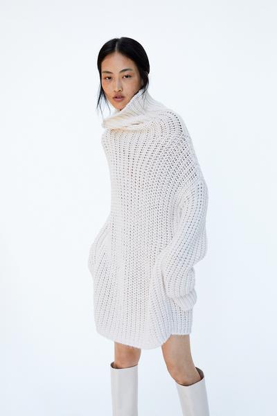 Image 4 of OVERSIZED SWEATER from Zara