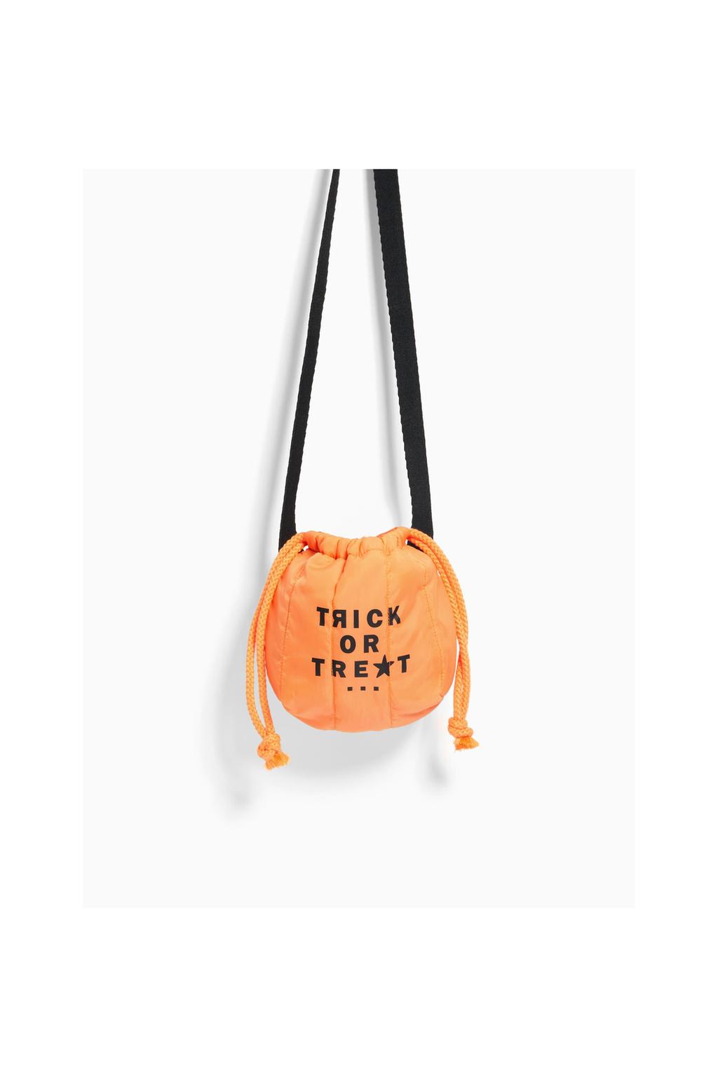 Así es la tenebrosa colección de Zara para Halloween 5 Imagen 1 de BOLSITO CALABAZA de Zara